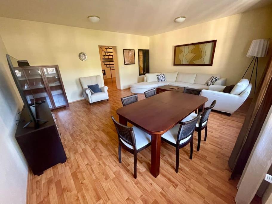 Huge Two Floor Apartment On The Park Colonnade With Free Parking For One Car, 160 Sqm Karlovy Vary Dış mekan fotoğraf